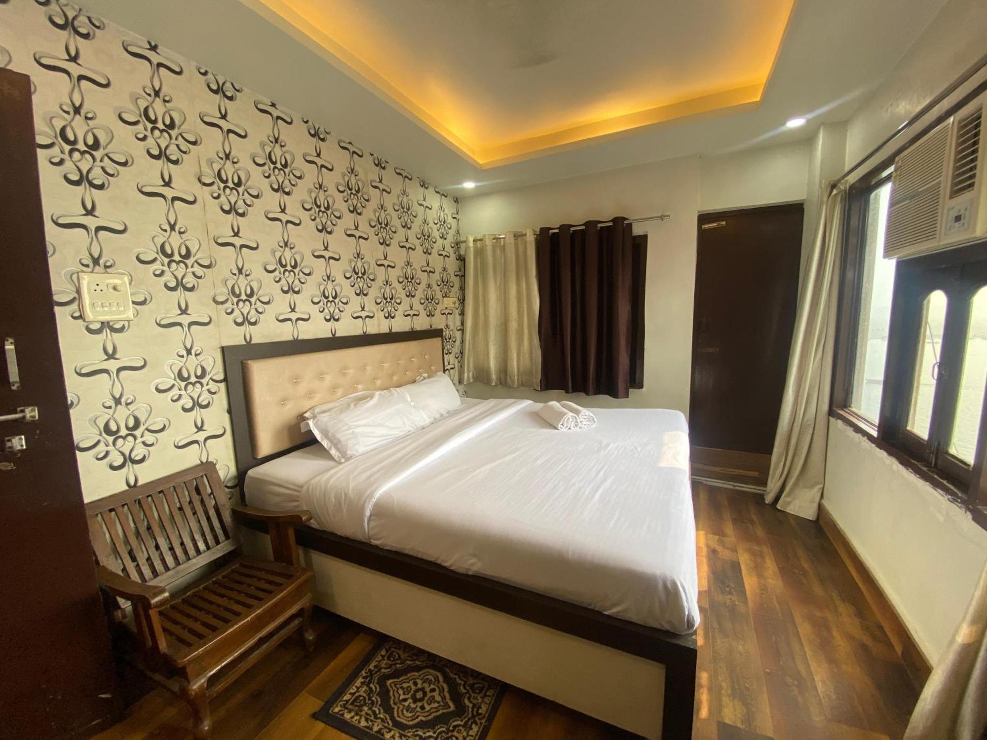 Hotel Sita Place On Heritage Ghats Of Benaras Varanasi Exterior foto
