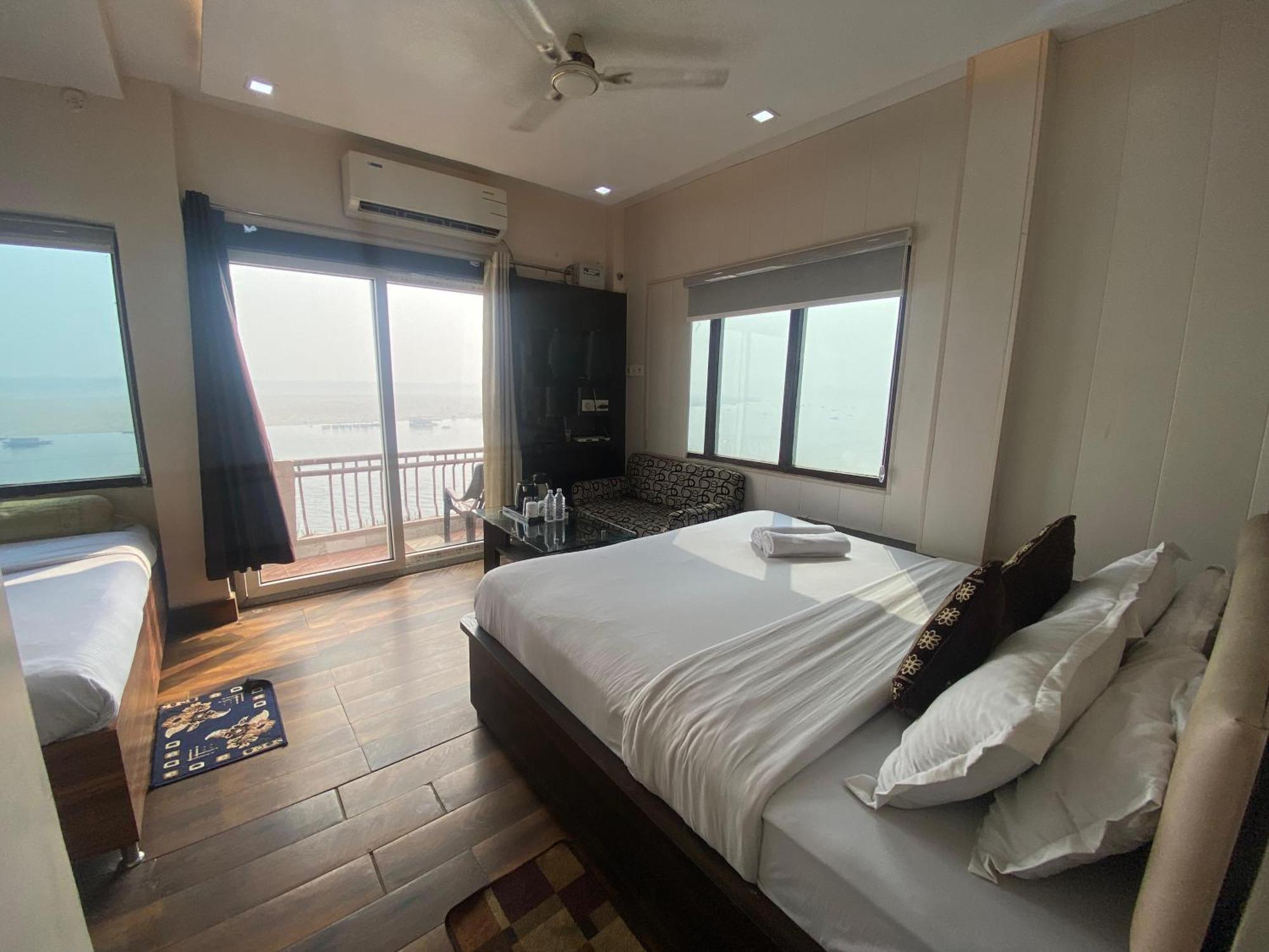 Hotel Sita Place On Heritage Ghats Of Benaras Varanasi Exterior foto