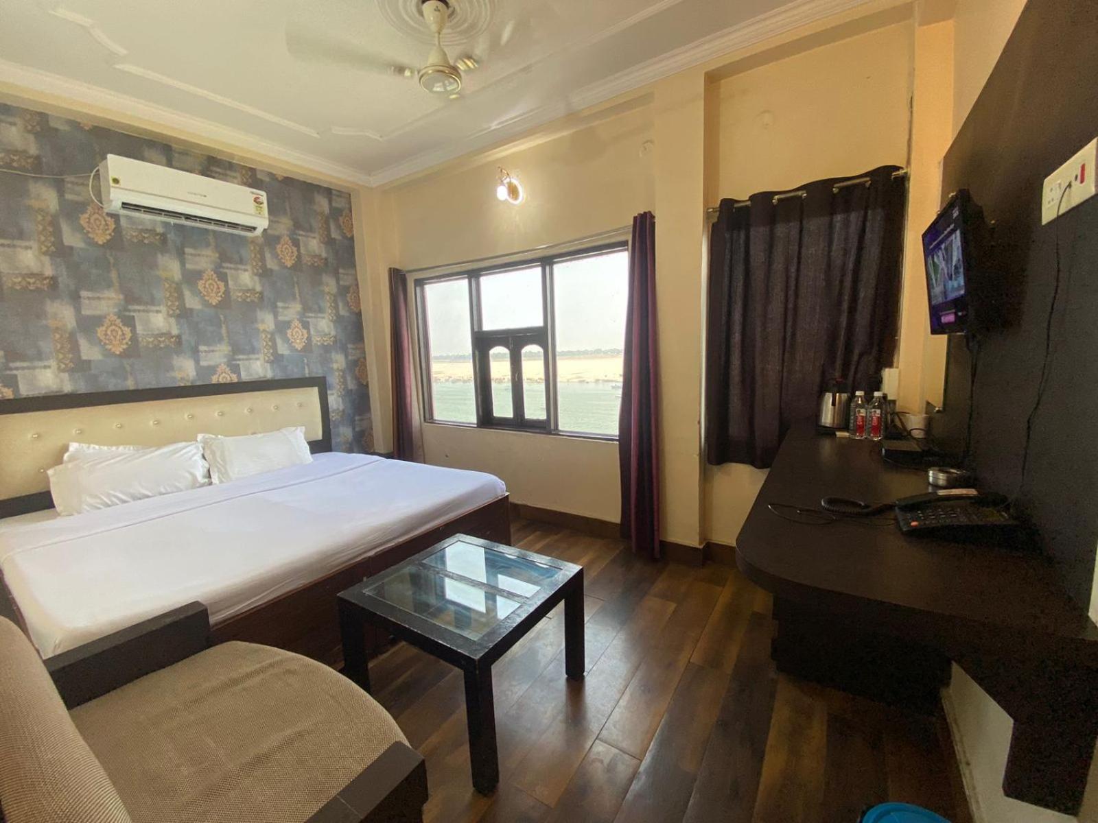 Hotel Sita Place On Heritage Ghats Of Benaras Varanasi Exterior foto